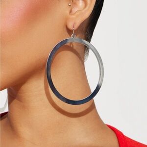 Earrings, NWT, Silvertone drop earrings, lightweight, super fun!